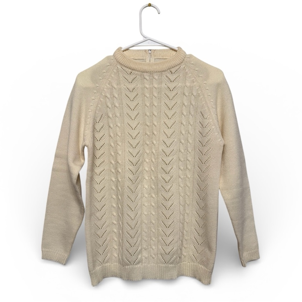 Vintage 70’s Cream Cable Knit Crew Neck Sweater (no tags) Size S/M
